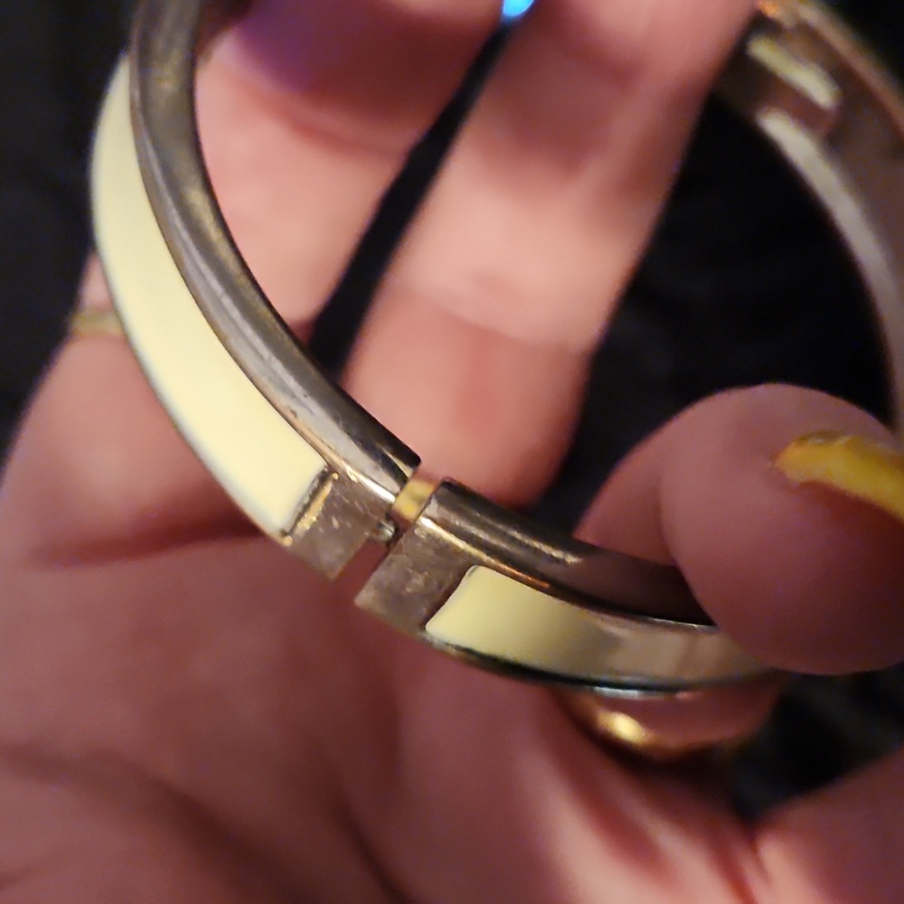 Bracelets - Picture 3 of 7